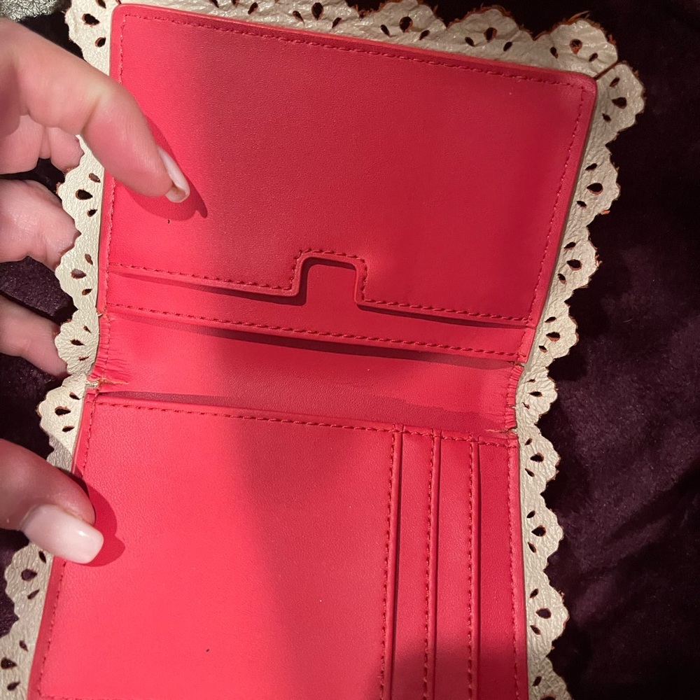 Kate Spade card holder like new. Perfect for spring!